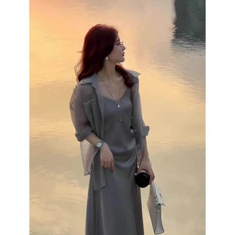 2024夏季今年流行漂亮度假风气质灰色吊带连衣裙子两件套装女