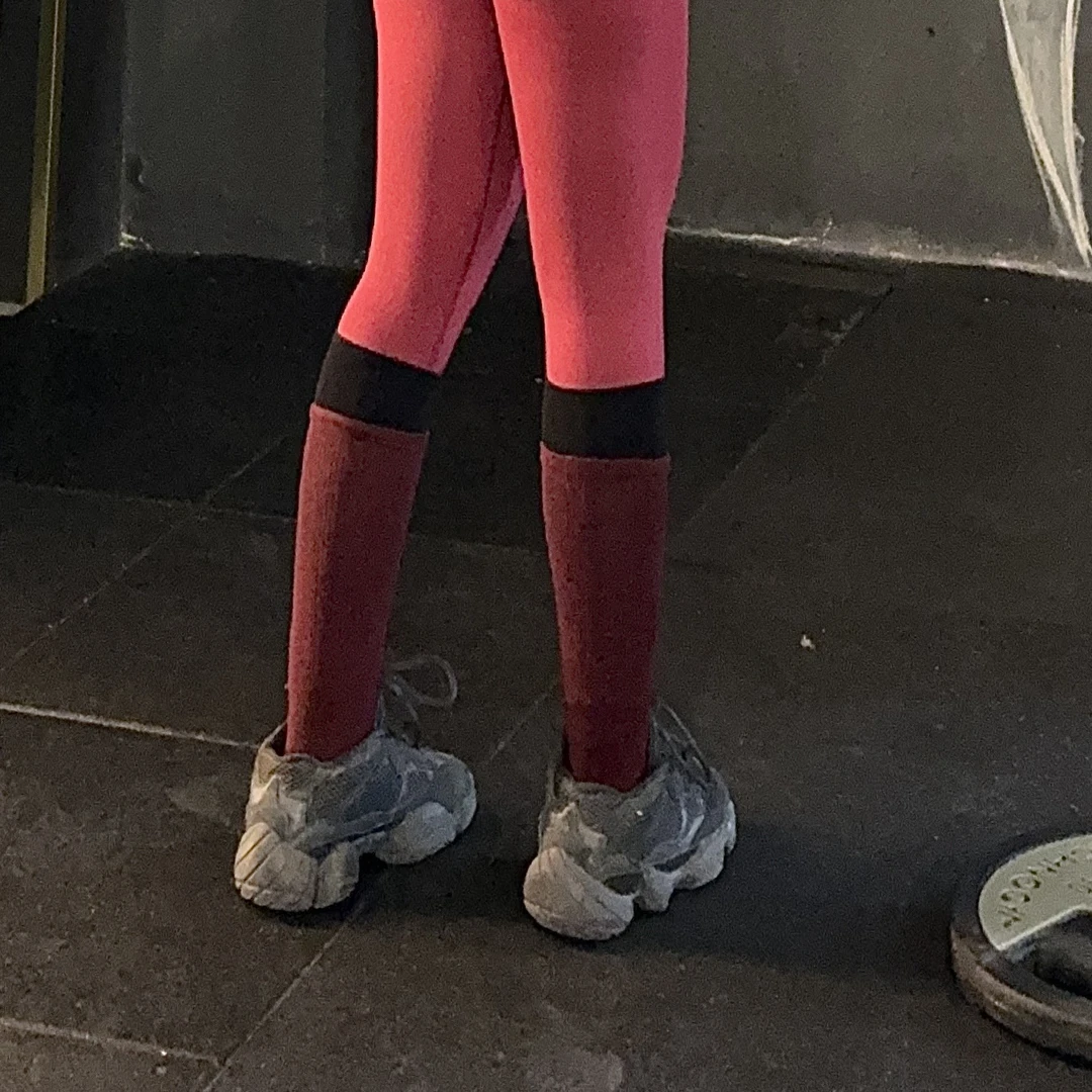 力量女孩—【安可拉红色系中筒袜】