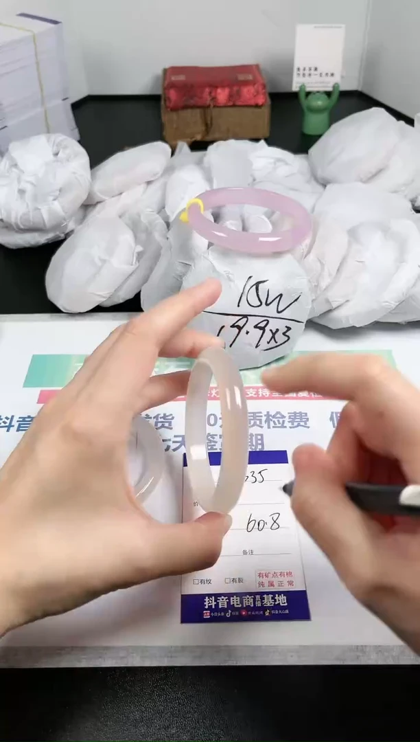 【闪购商品】石英质玉手镯未镶嵌235