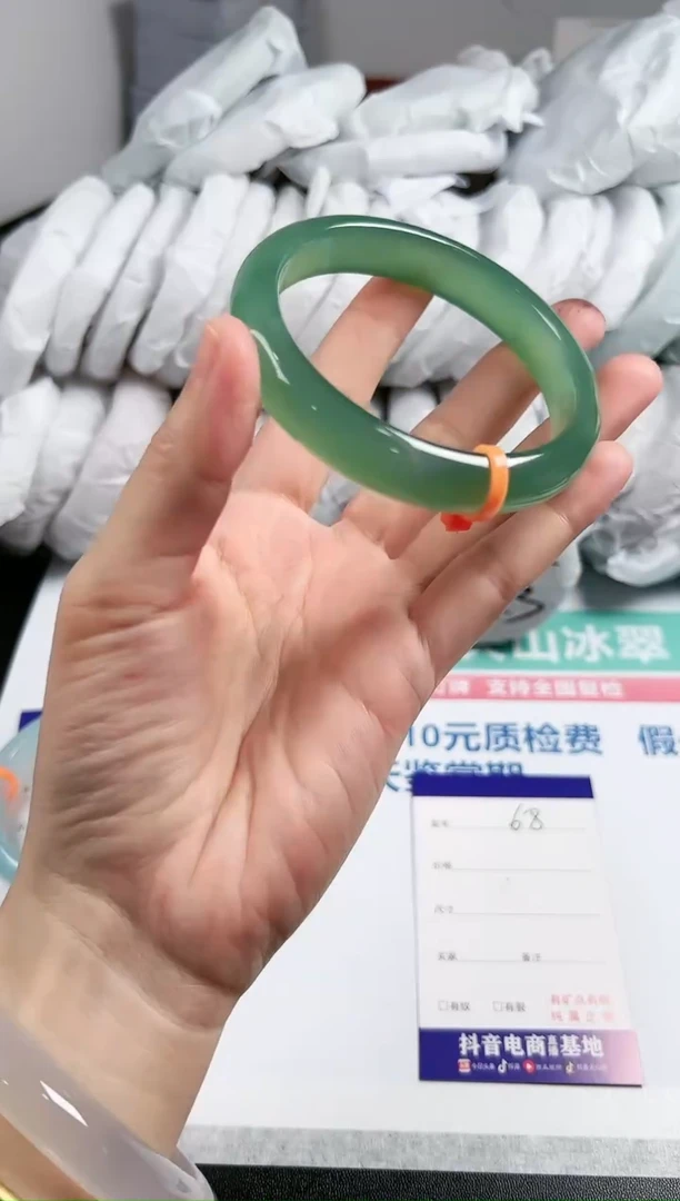 【闪购商品】石英质玉手镯未镶嵌68-