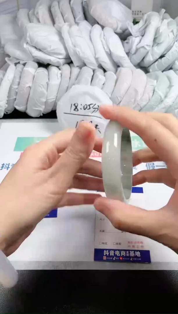 【闪购商品】石英质玉手镯未镶嵌02-58