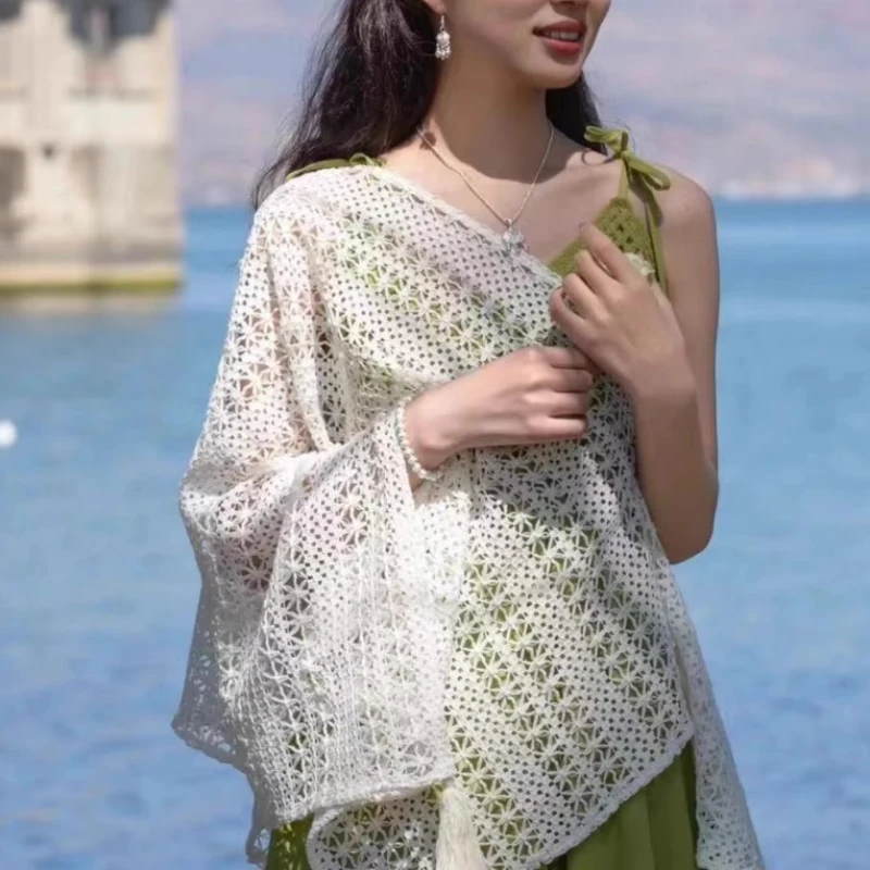 复古纯色民族风女士披肩旅行休闲流苏薄洋气2024夏季新款镂空开衫