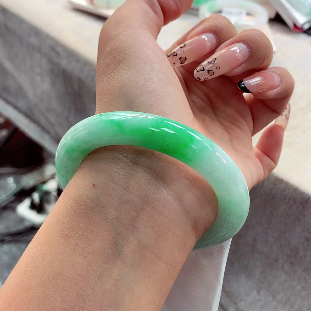 翡翠手镯（圆镯）未镶嵌26号66