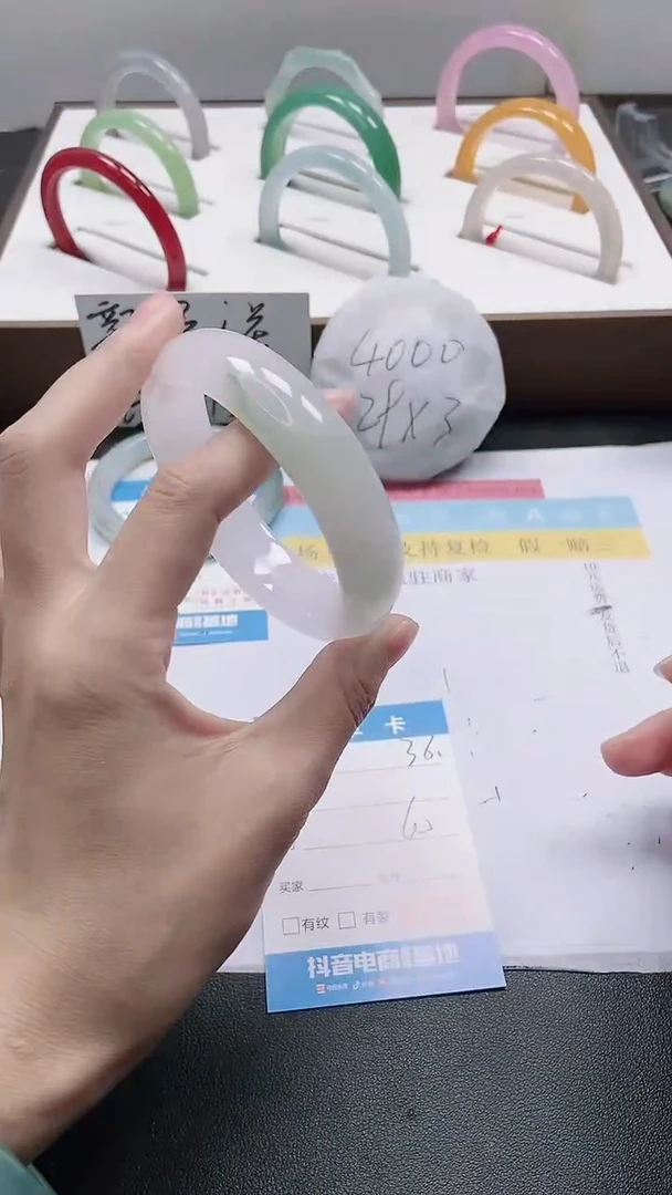 【闪购商品】石英质玉手镯未镶嵌38/60