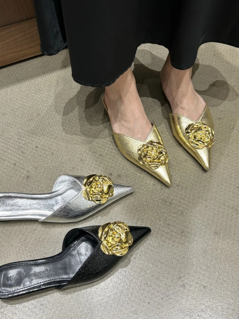 2025春季新款拖鞋女时尚欧美风金属花朵尖头半拖鞋女粗跟包头拖鞋
