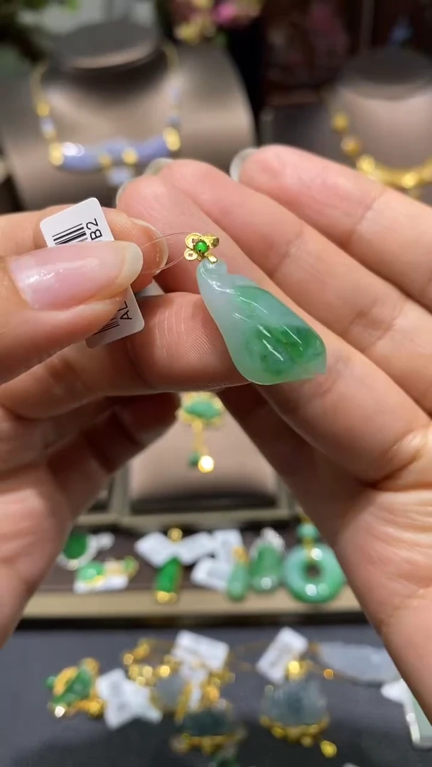 【闪购商品】翡翠颈饰18K金镶嵌净货4825