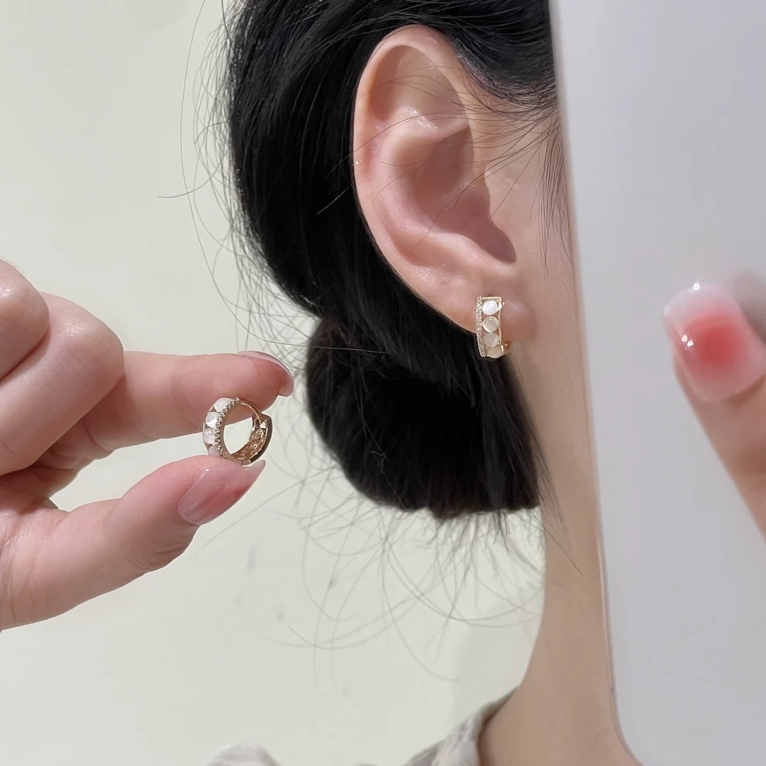 韩芸汐 925银针耳环A-152 轻奢法式金属风质感精致气质耳钉