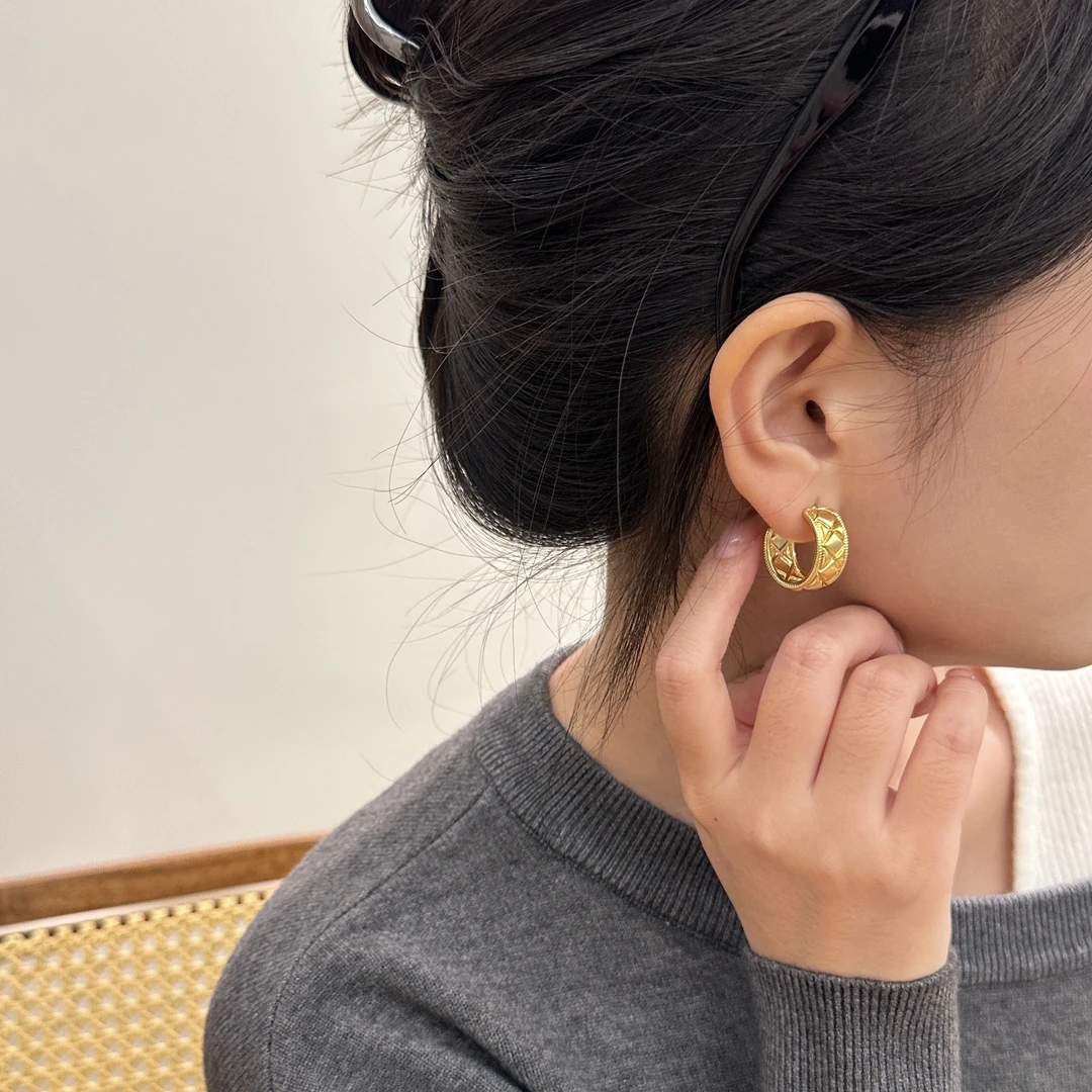 韩芸汐  A-440 金色轻奢法式小众简约ins冷淡风耳饰