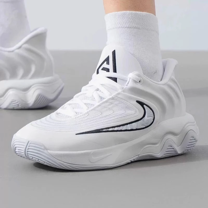 Nike 舒适百搭防滑耐磨减震轻便低帮运动篮球鞋男白色FQ3681-100