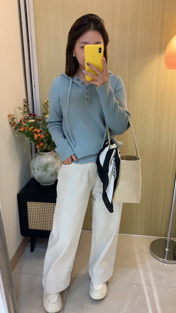 休闲显瘦戴帽毛衣