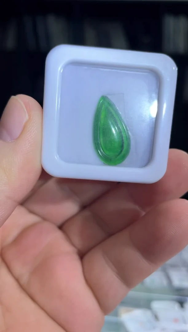 【闪购商品】翡翠裸石未镶嵌翡翠叶子