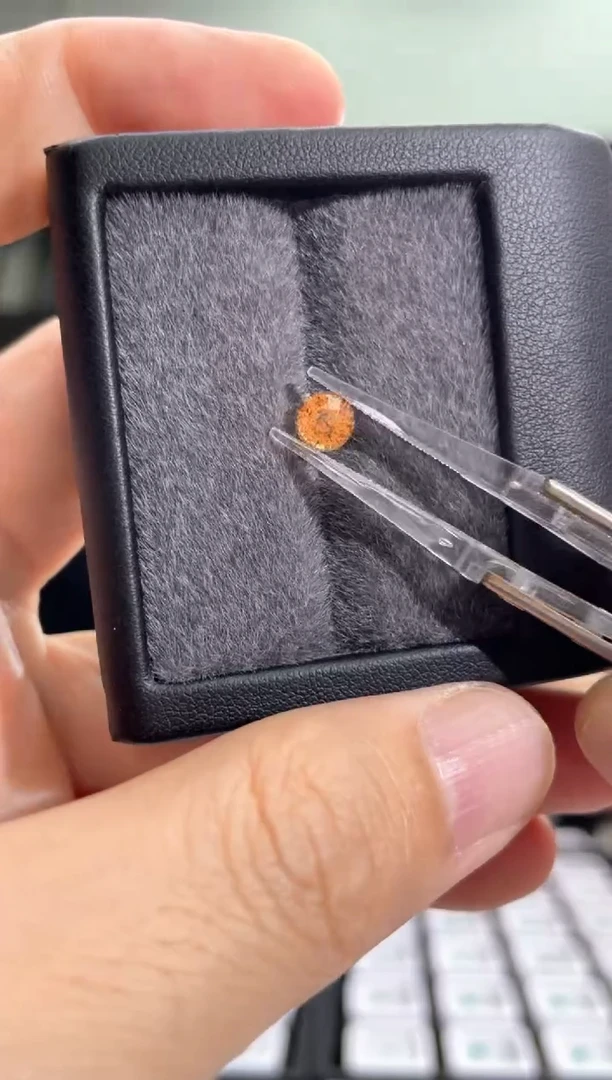 【闪购商品】石榴石（芬达石）裸石未镶嵌1.06克拉正圆芬达石