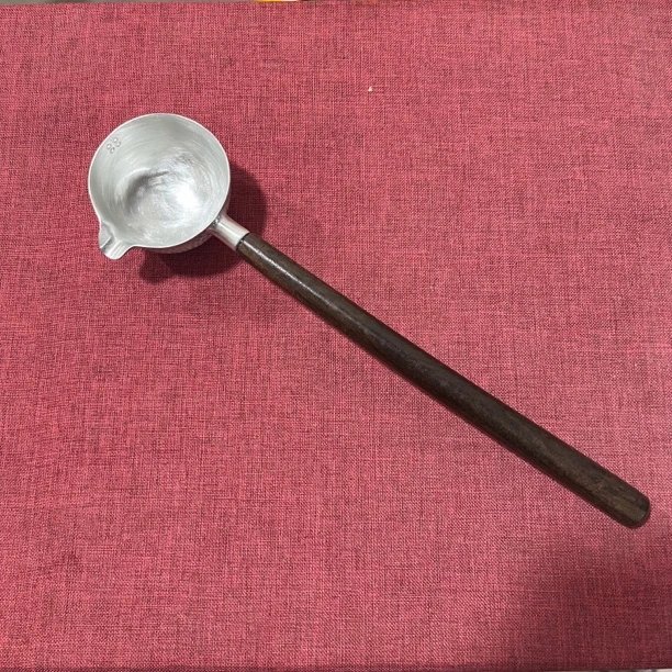 955 黑檀木整料分茶勺摆件