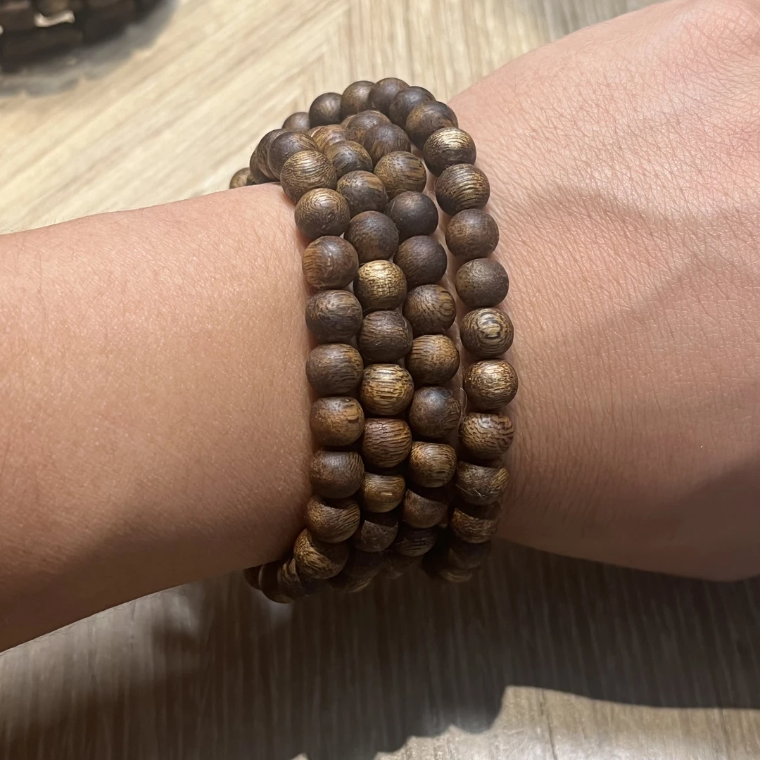 790 海南莺歌绿0.7*108多圈18克成品手串