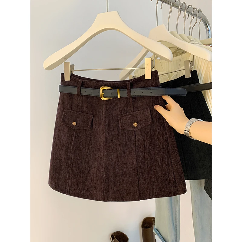 黑色灯芯绒短裙女2025秋季新款高腰气质流行包臀a字复古半身裙女