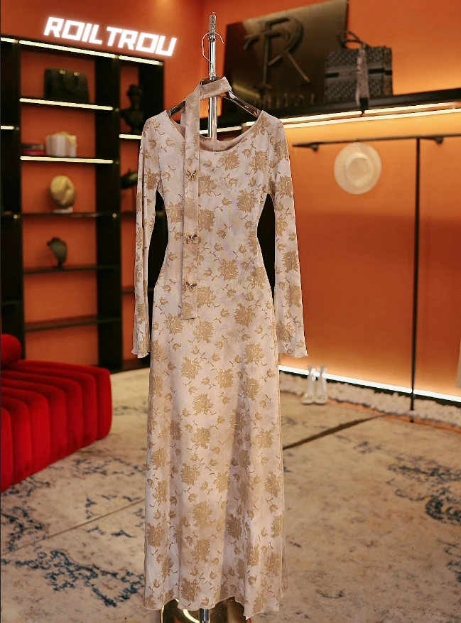 roiltrou2024冬季轻奢气质女人味修身碎花长袖连衣裙ZA1524311891