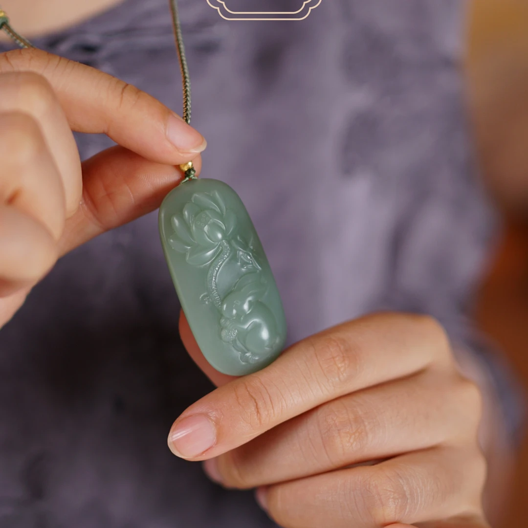 藏品级鸭蛋青“前途似锦”和田玉挂件【52.0*26.0*11.7mm】28.12g