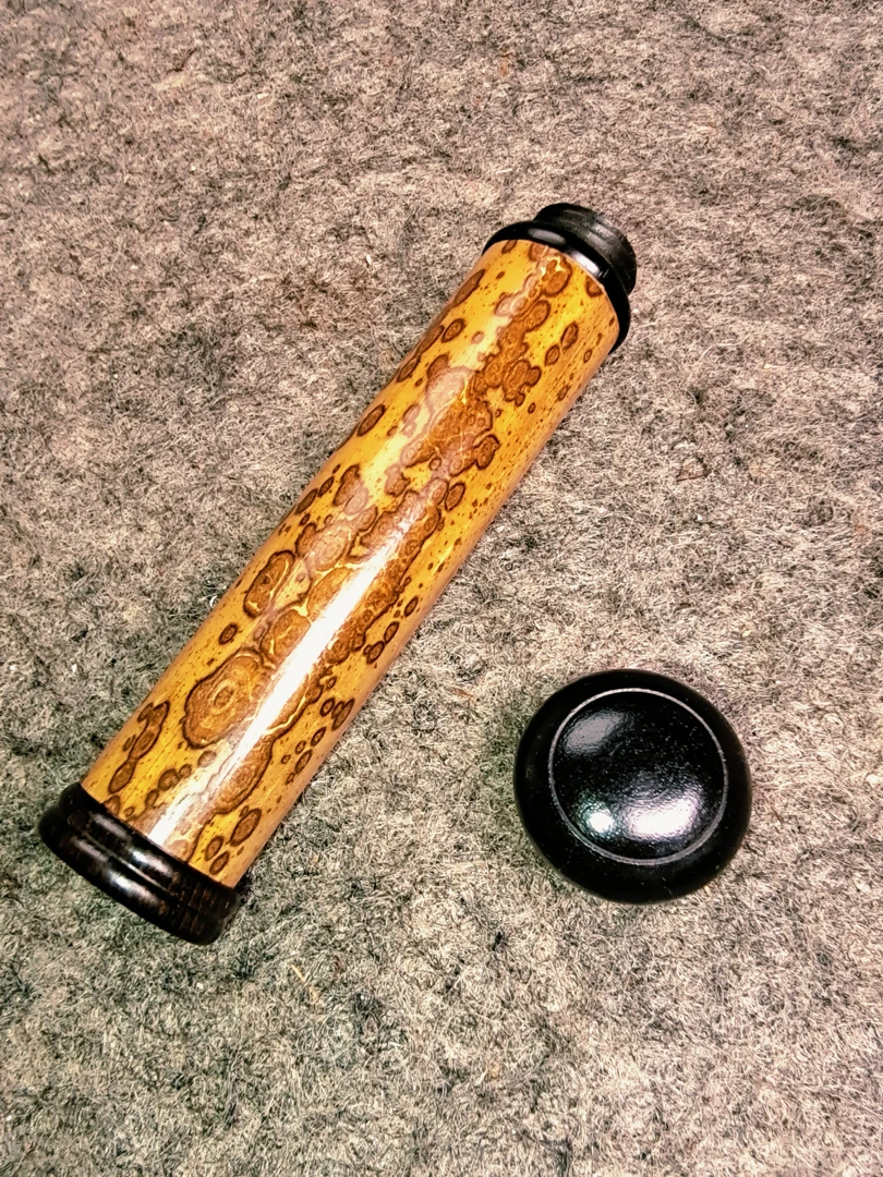 天然老梅鹿竹牙签筒,丝口,紫光檀木镶嵌,可随身携带