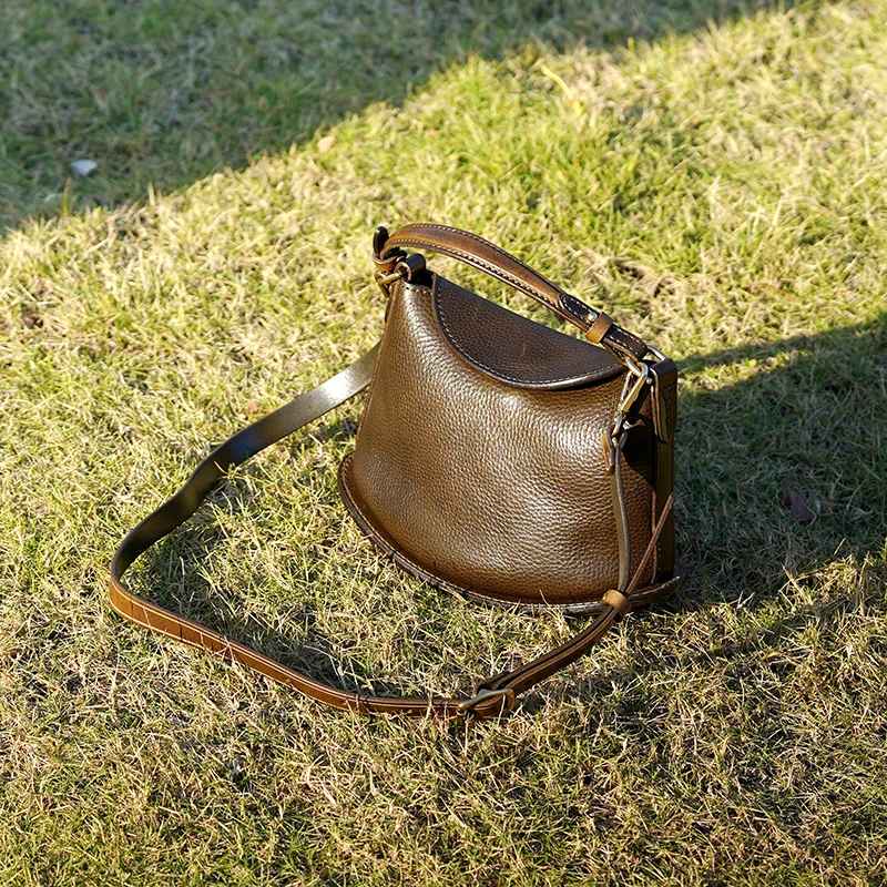 UCM植鞣皮做旧轻奢风单肩款斜挎包简约棕色真皮便携摇摇包151474