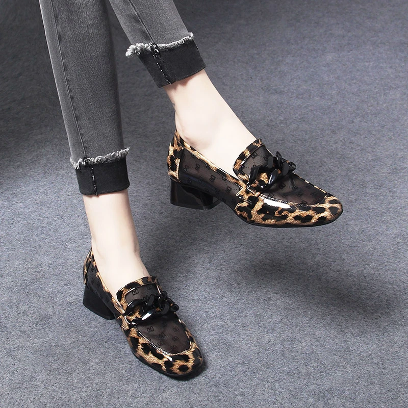 7002夏季新款方头粗跟豹纹网纱单鞋舒适百搭牛漆皮网鞋真皮凉鞋