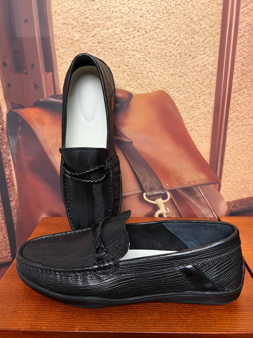 2024时尚潮流男士百搭黑色商务休闲真皮透气舒适精致手工皮鞋透气