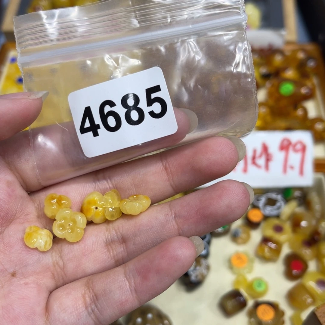 琥珀珠宝奇石未镶嵌