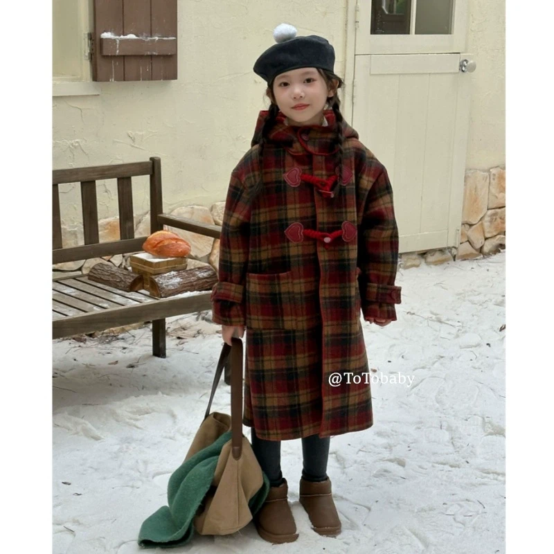 女童2024冬装红格子加绒大衣宝宝复古羊角扣连帽长款外套