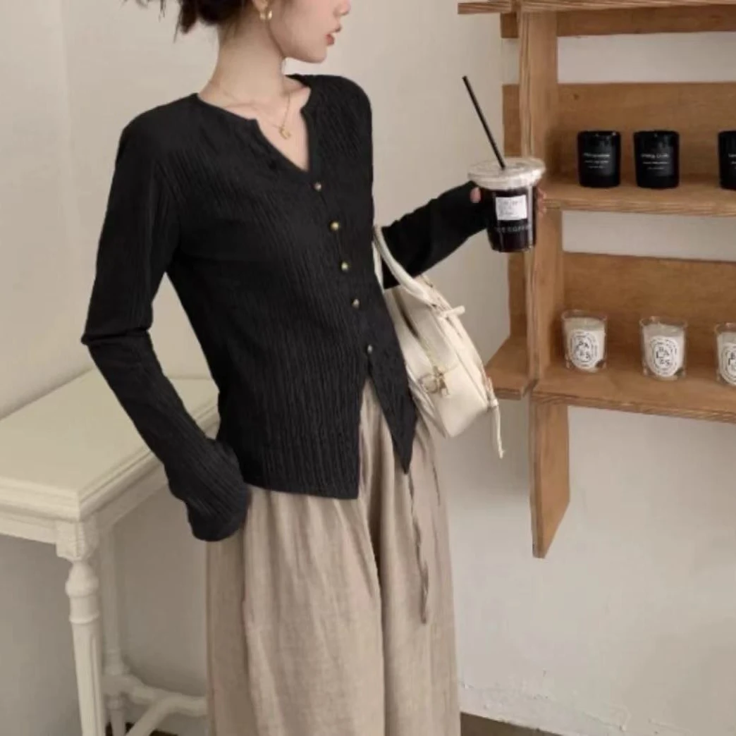 韩系别致纹理感V领长袖上衣