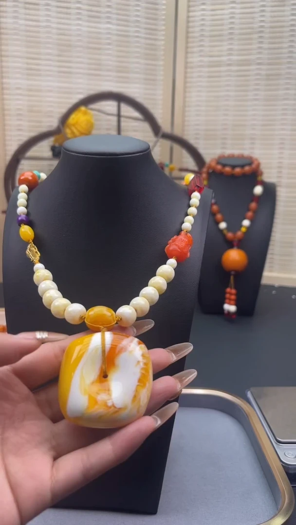 【闪购商品】琉璃颈饰70