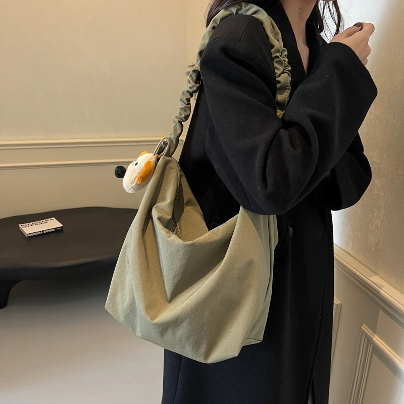 学生上课大容量帆布包包女2024新款秋冬休闲百搭单肩包通勤斜挎包