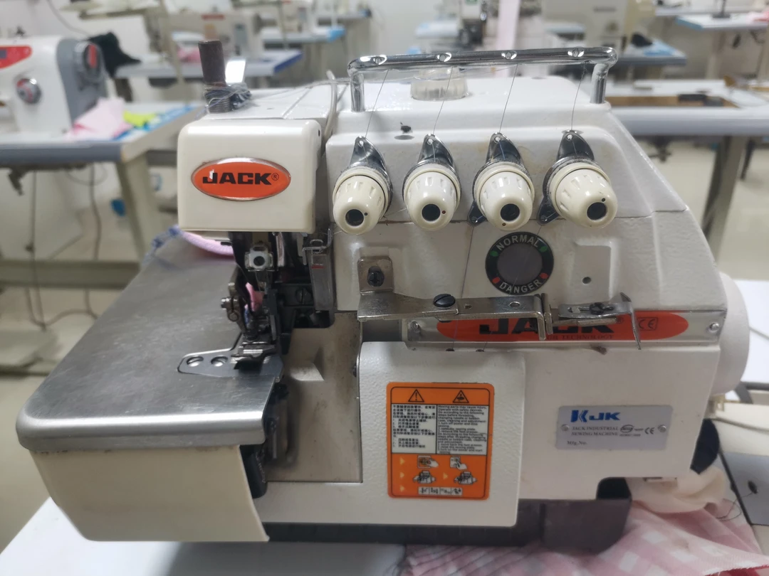 二手杰克四线工业包缝机电脑直驱锁边机密烤包边机打边薄厚