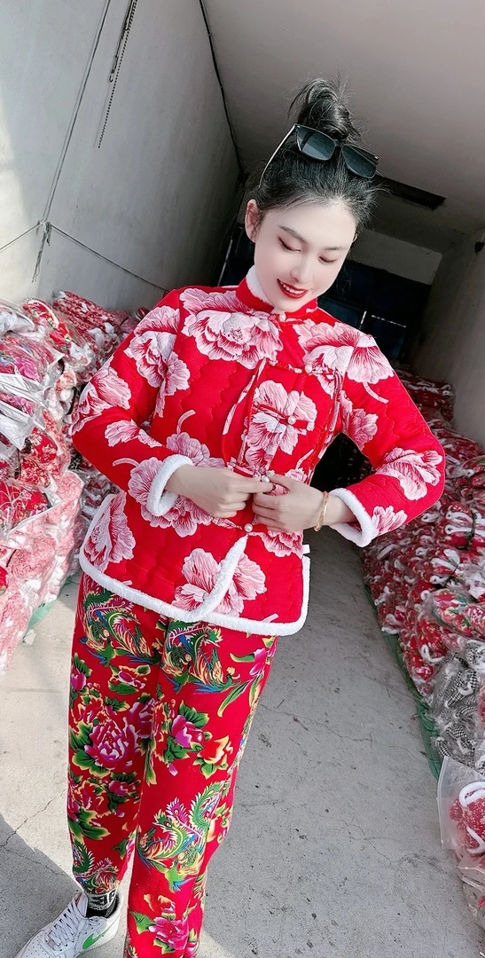 新品白毛边红色荷花棉袄80斤到170斤