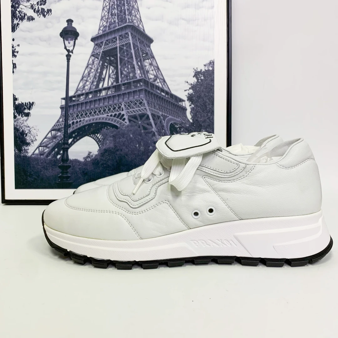 全新未使用 Prada/普拉达 普拉达白色皮面贴片运动鞋舒适透气百搭