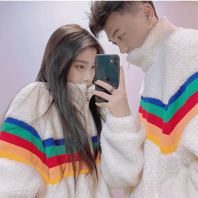 冬天超好看的情侣新款彩虹羊羔绒外套网红加厚保暖棉袄外套男女潮