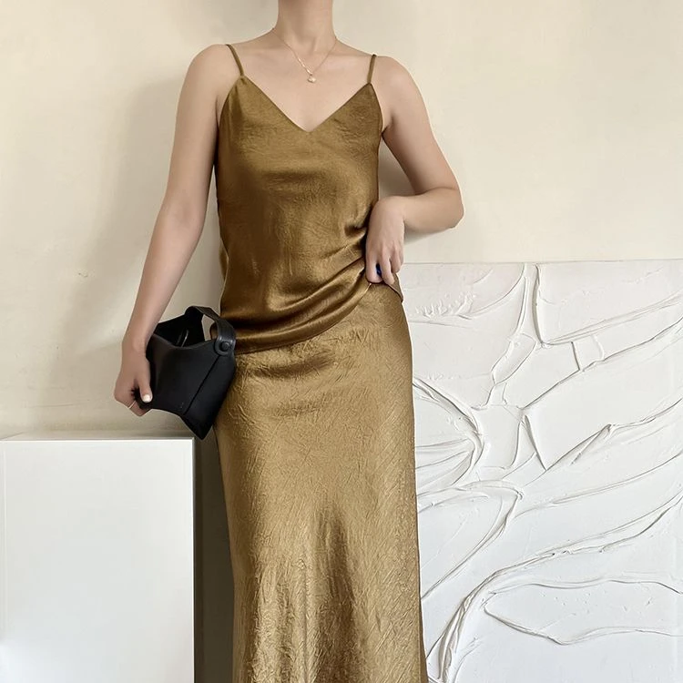 醋酸褶皱肌理感吊带背心裙肩带可调节 内搭V领修身女夏季薄款百搭