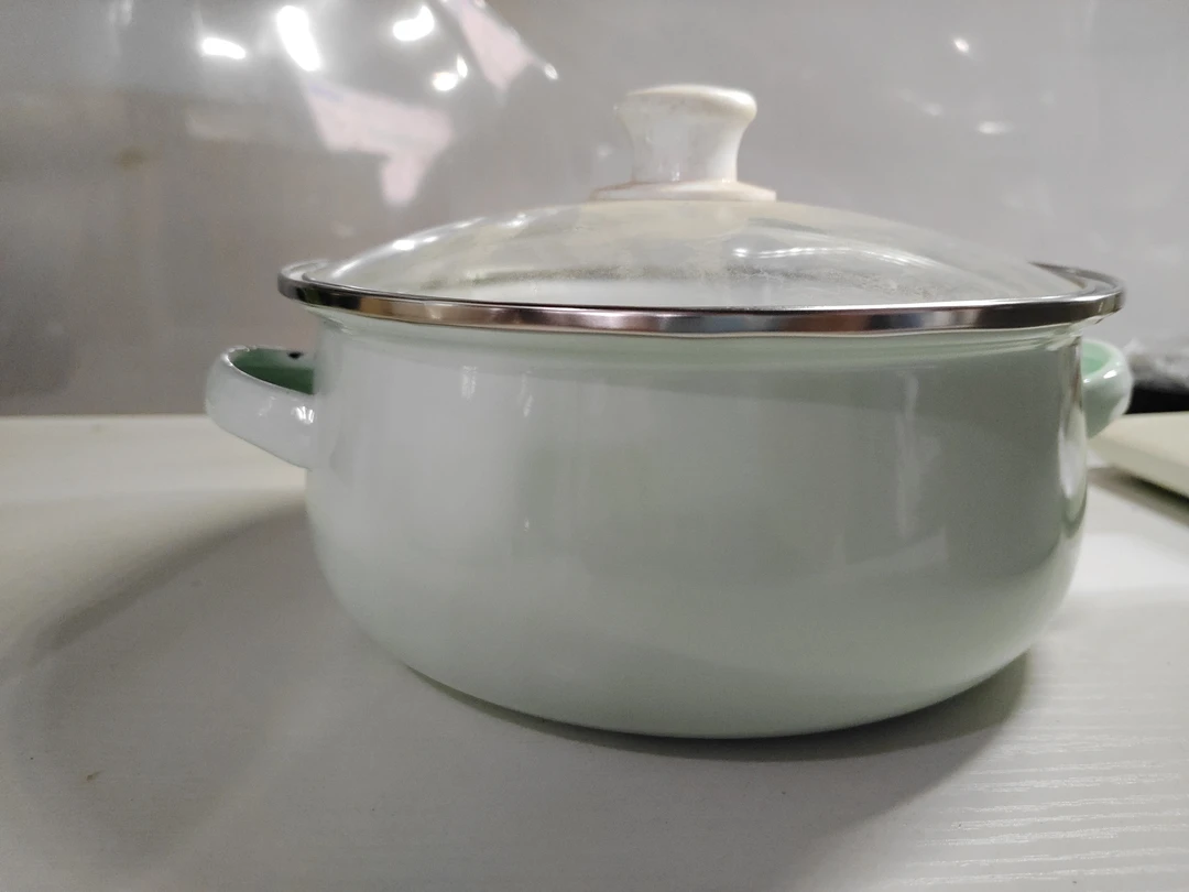 20口径搪瓷锅瑕疵处理颜色随机