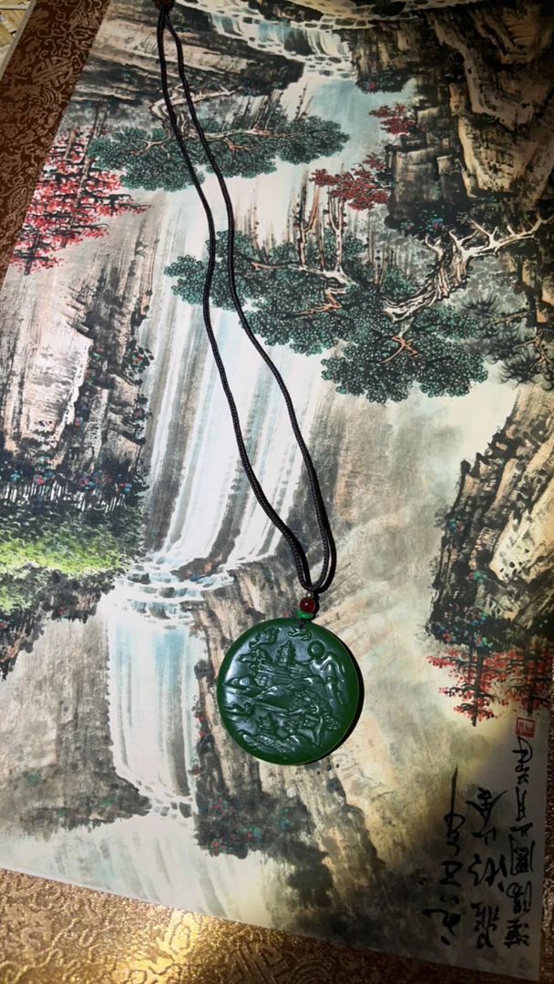 圆牌绿山水装饰画