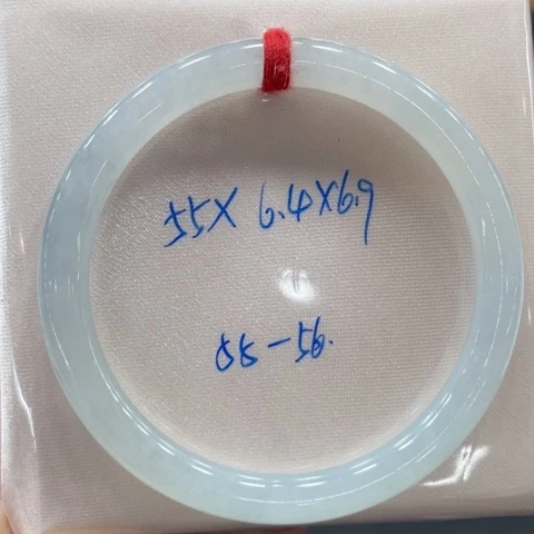 翡翠手镯未镶嵌翡翠