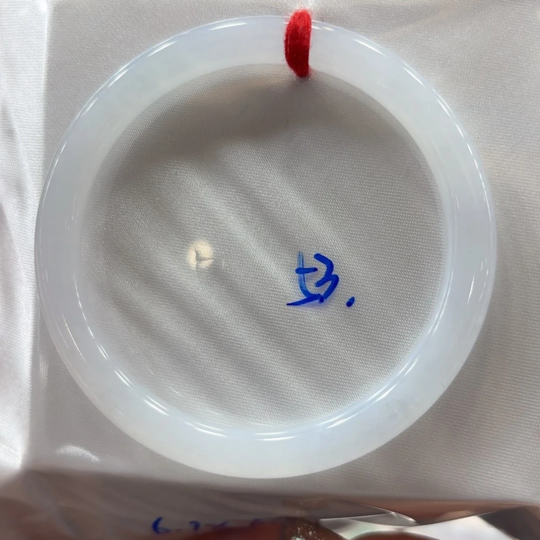 翡翠手镯未镶嵌翡翠