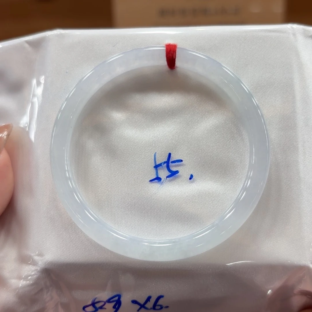 翡翠手镯未镶嵌翡翠
