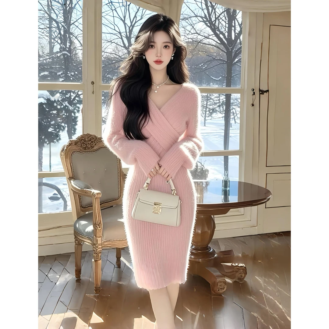 粉色针织连衣裙2024新款女秋冬贵气感千金穿搭御姐风情万种毛衣裙