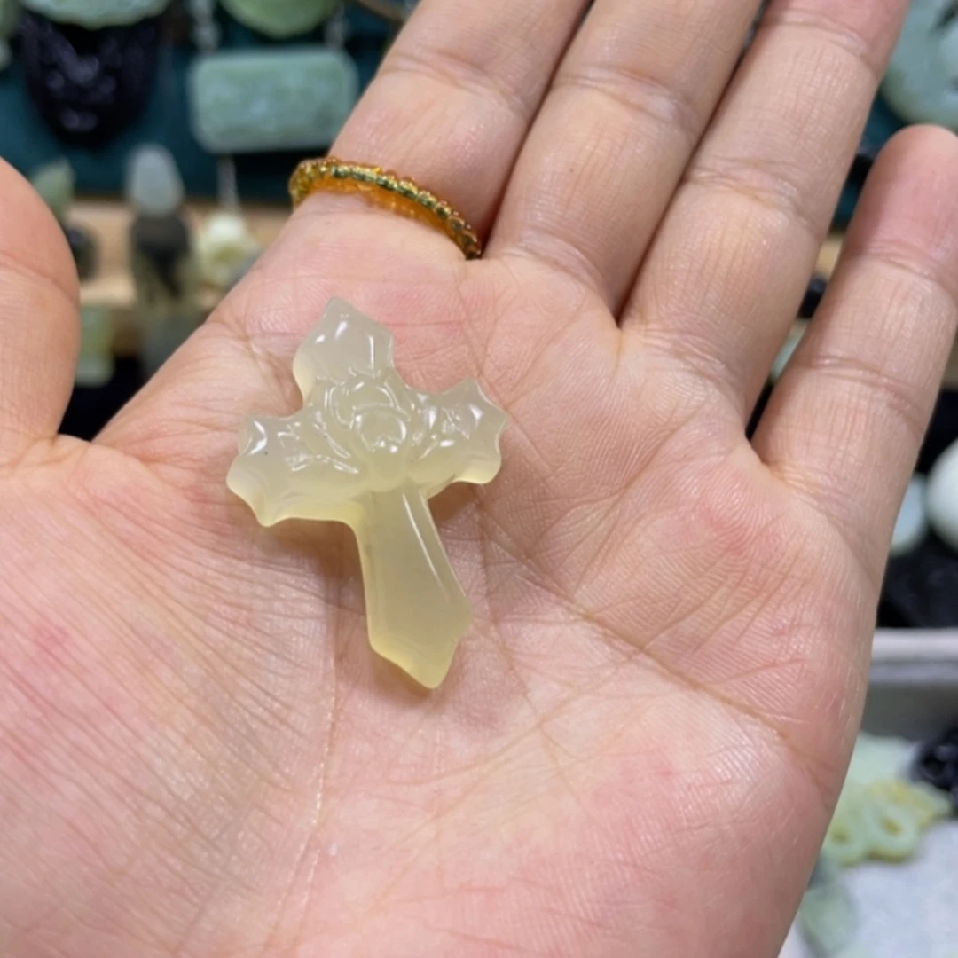 【闪购商品】蛇纹石玉颈饰未镶嵌70