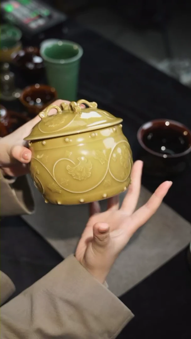 【闪购商品】瓷杯郑原斌 四系牡丹盖罐 米黄