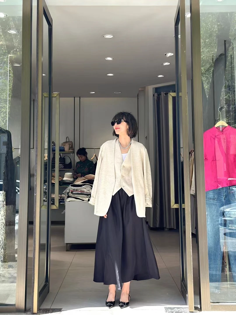 依柏杉新款黑色半裙