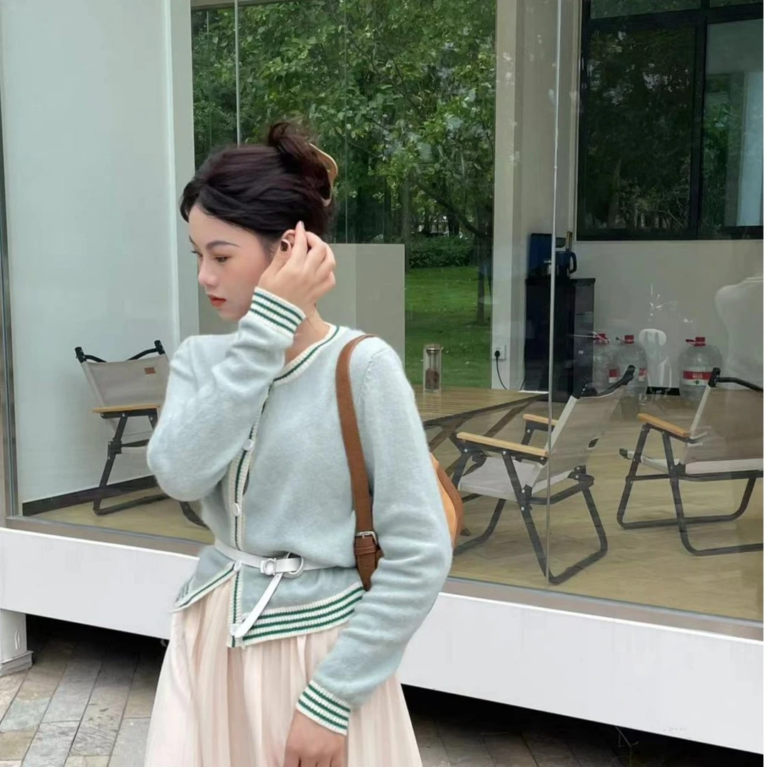 Zdenka 简约蓝色圆领针织开衫外套