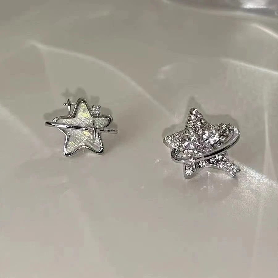 不对称星星耳钉女2024新爆款小众轻奢耳环高级感气质时尚百搭耳饰