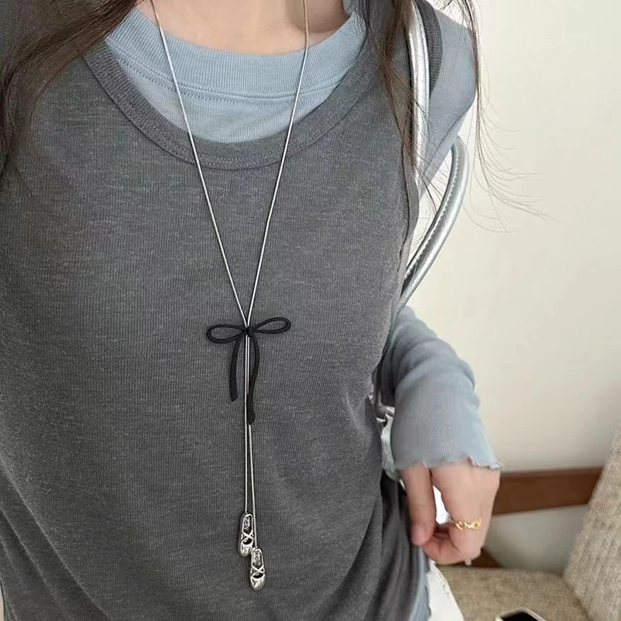 芭蕾风蝴蝶结鞋子吊坠项链女钛钢不掉色抽拉式长款毛衣链挂脖配饰