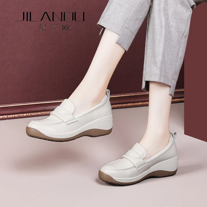 妈妈鞋真皮单鞋2025春秋新款秋季坡跟鞋子女软底中年女鞋平底乐福