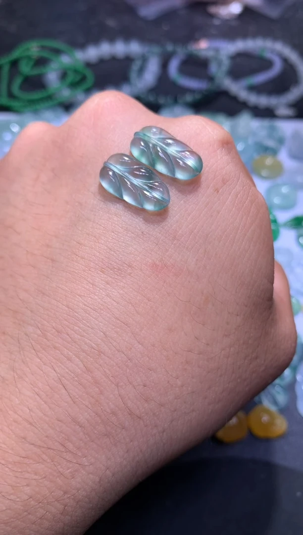 【闪购商品】翡翠颈饰未镶嵌叶子一对