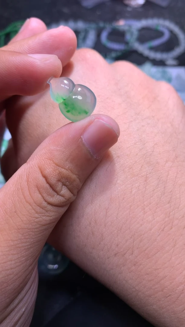 【闪购商品】翡翠颈饰未镶嵌葫芦